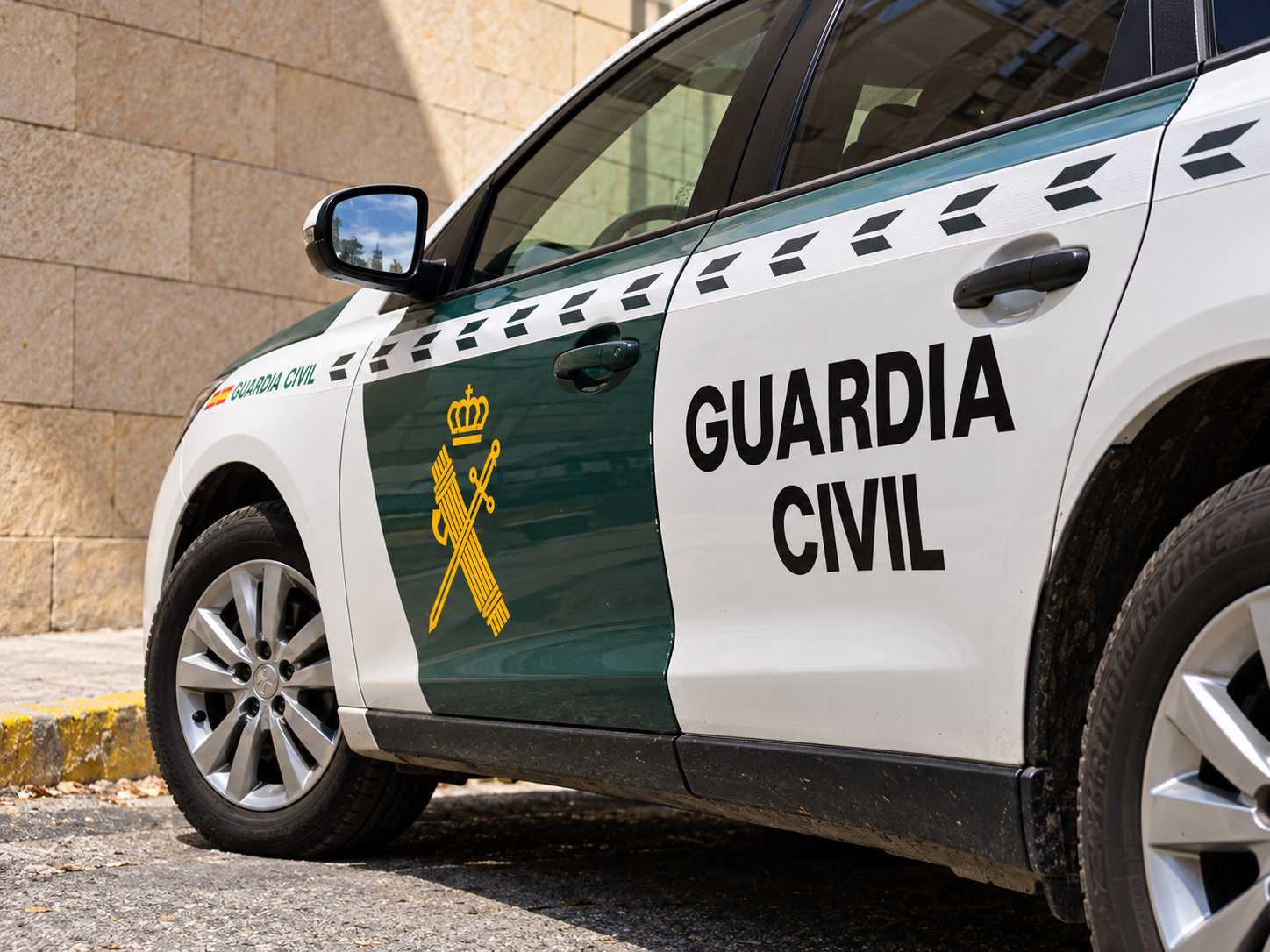 Agentes de la Guardia Civil durante una patrulla en España