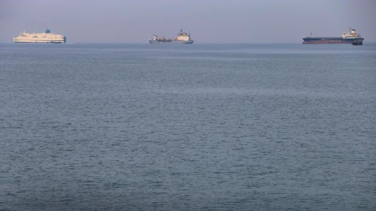 Vista del estrecho de Ormuz, donde se han hundido dos buques tras ataques con proyectiles
